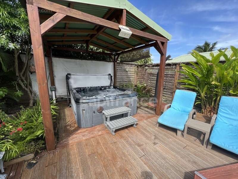 Dpt Guadeloupe (971), à vendre SAINT-FRANCOIS, villa 3 suites avec piscine et jacuzzi - photo 17