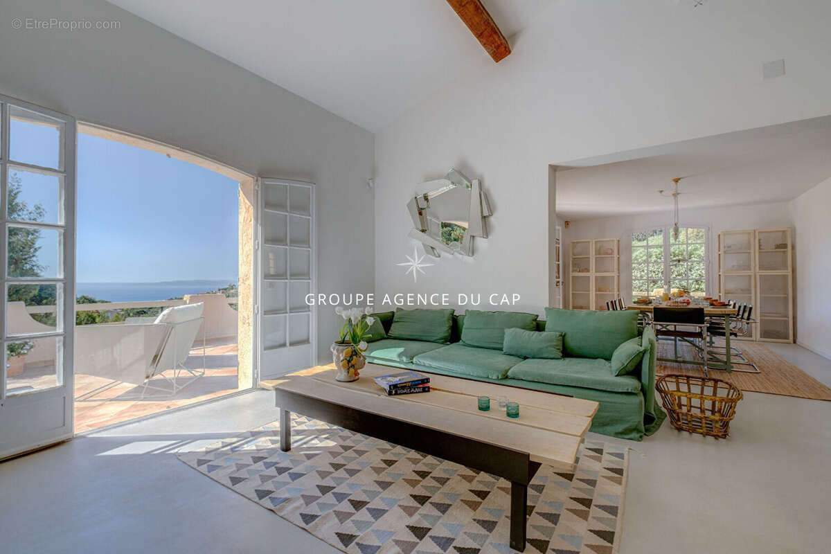 Vue mer sur le golfe de saint tropez provencale de charme renovee avec piscine garage et sous sol aux issambres - photo 5
