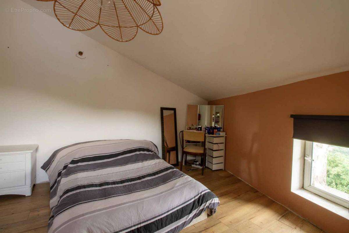 Maison à SAINT-CIERGE-LA-SERRE