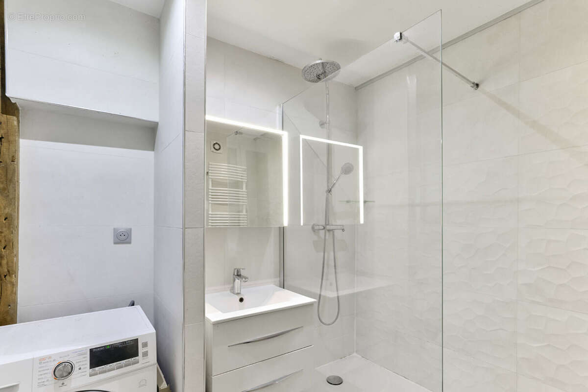 Appartement à PARIS-14E