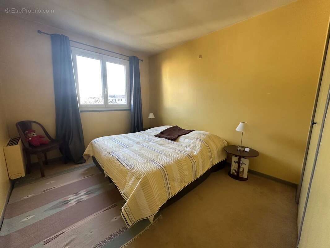 Maison à LE MESNIL-SAINT-DENIS