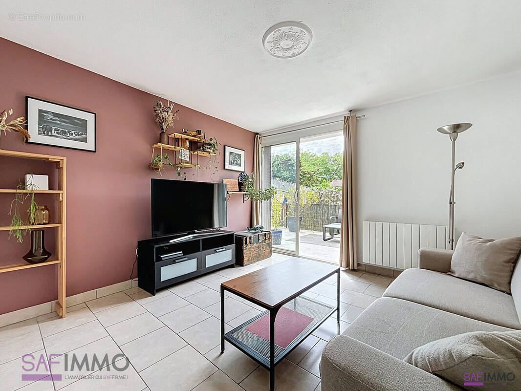 Appartement 62 m² à Saint-Genis-Laval  - photo 4