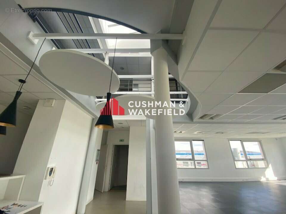 Commerce à SAINT-LYS