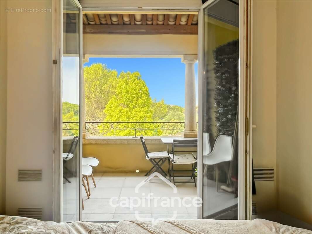 HOTEL DU GOLF  appartement 2ème et dernier étage  rénové et climatisé  de 33 m2 , trou n° 8 , sud ouest , une chambre,  loggia t - photo 10