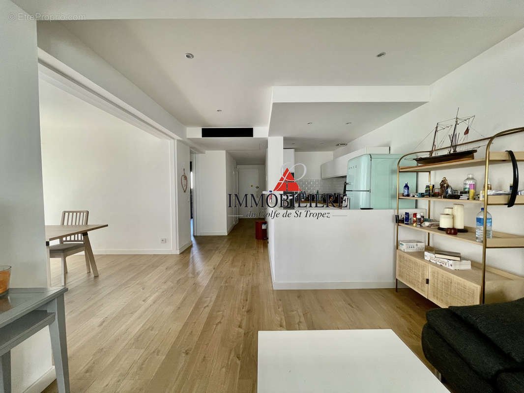 Appartement à COGOLIN