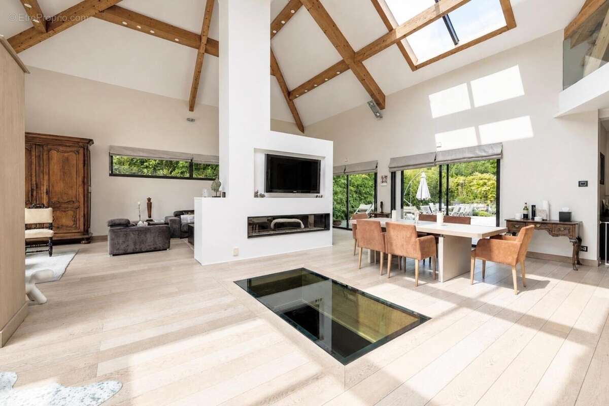 Maison 566 m² à Lamorlaye  - photo 2