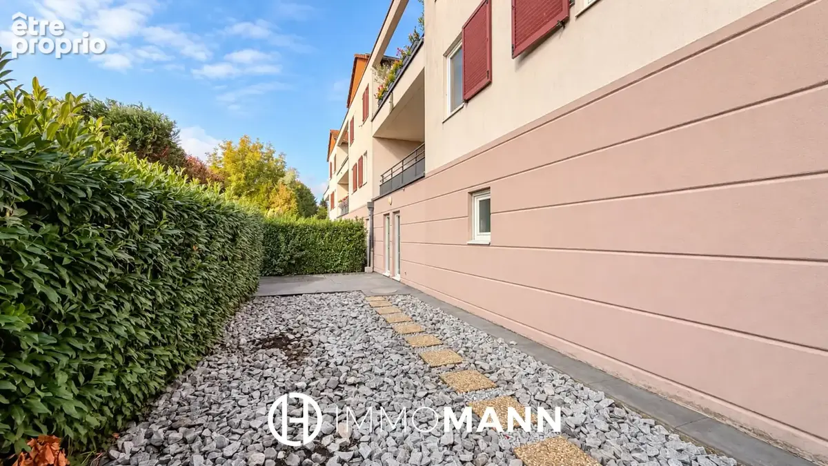 Duplex inversé avec jardin, terrasses, garage et parking - photo 3