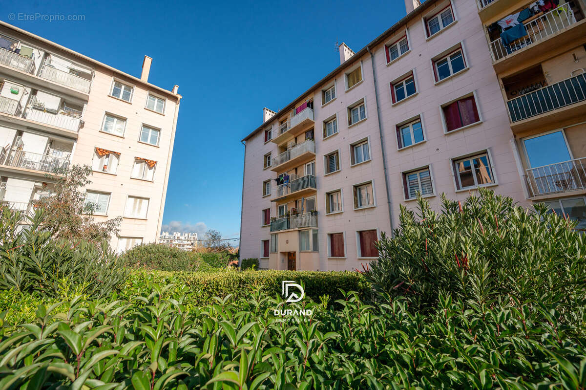 Appartement à MARSEILLE-4E