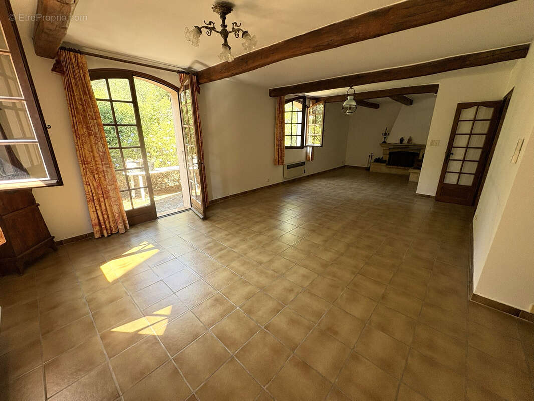 Maison 6 pièces, 4 chambres, Vue dégagée - Toulon Ouest Les Arènes - photo 5