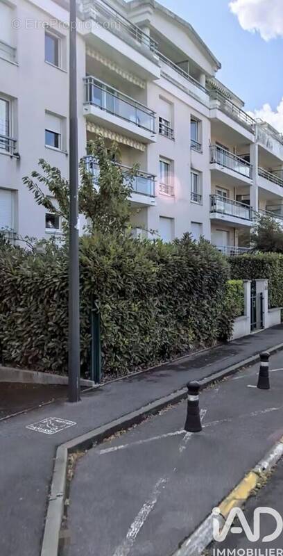 Photo 1 - Parking à MASSY