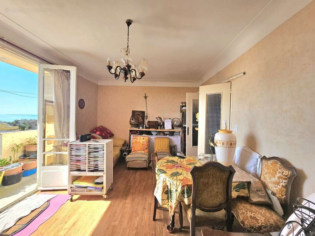 Appartement T3 de 73 m2, cave, balcon, vue mer à BASTIA (HAUTE CORSE) - photo 3