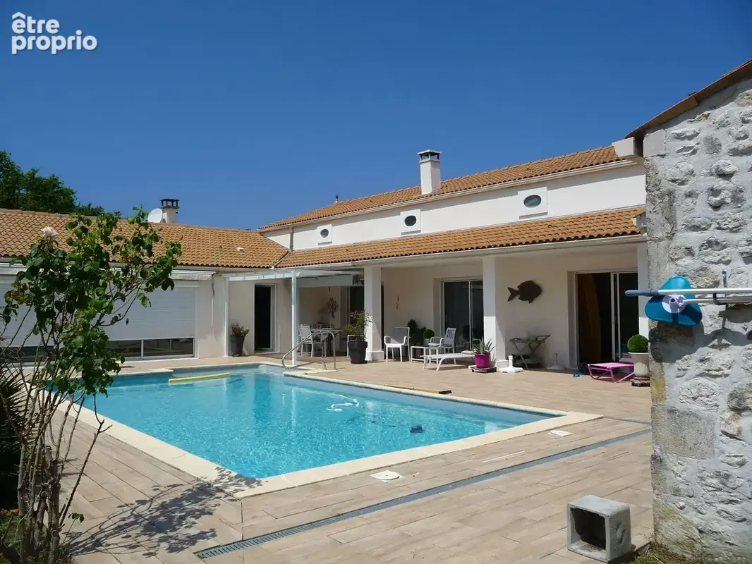 Maison 273 m² à Breuillet  - photo 5