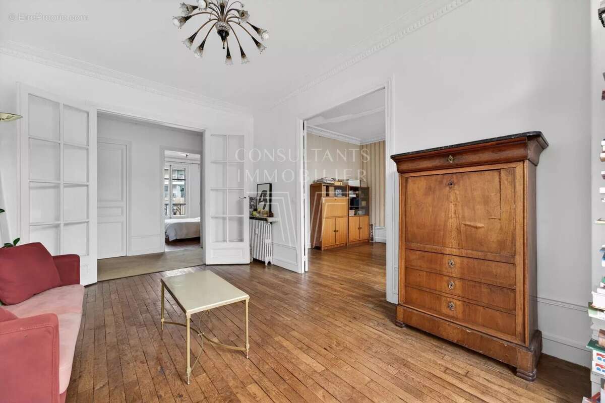 Appartement à PARIS-14E