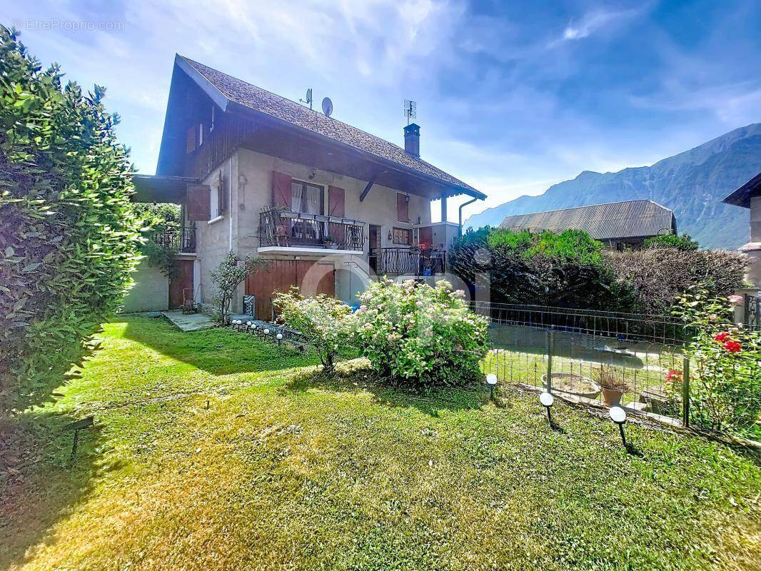 Maison à SAINTE-HELENE-SUR-ISERE