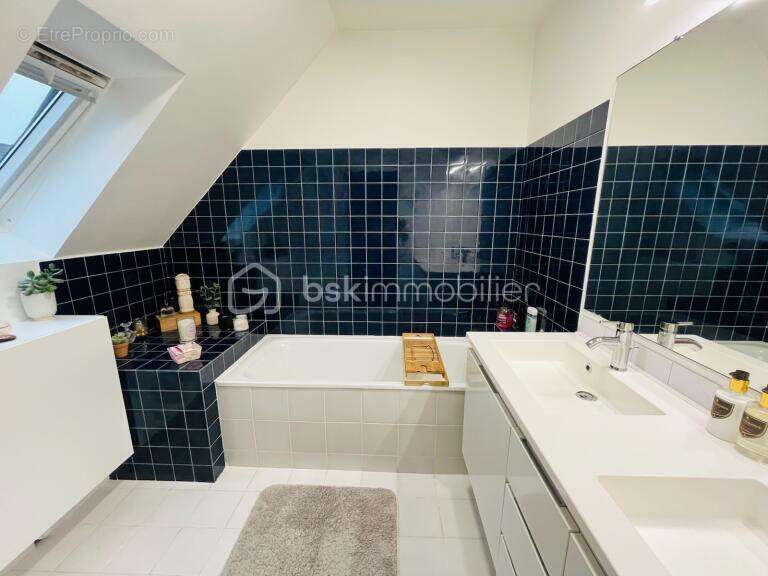 Maison à LES ESSARTS-LE-ROI