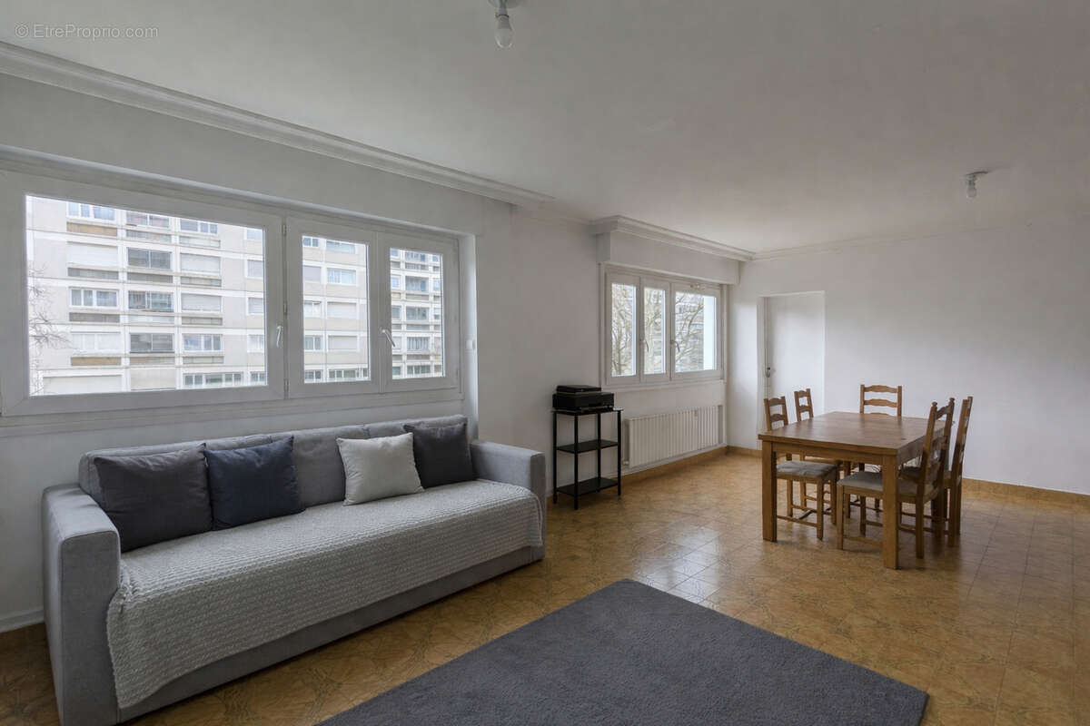 Appartement à DECINES-CHARPIEU