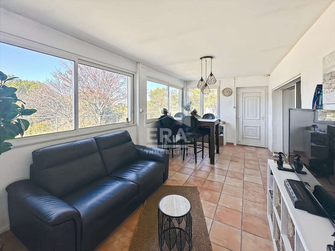 Maison à SIMIANE-COLLONGUE