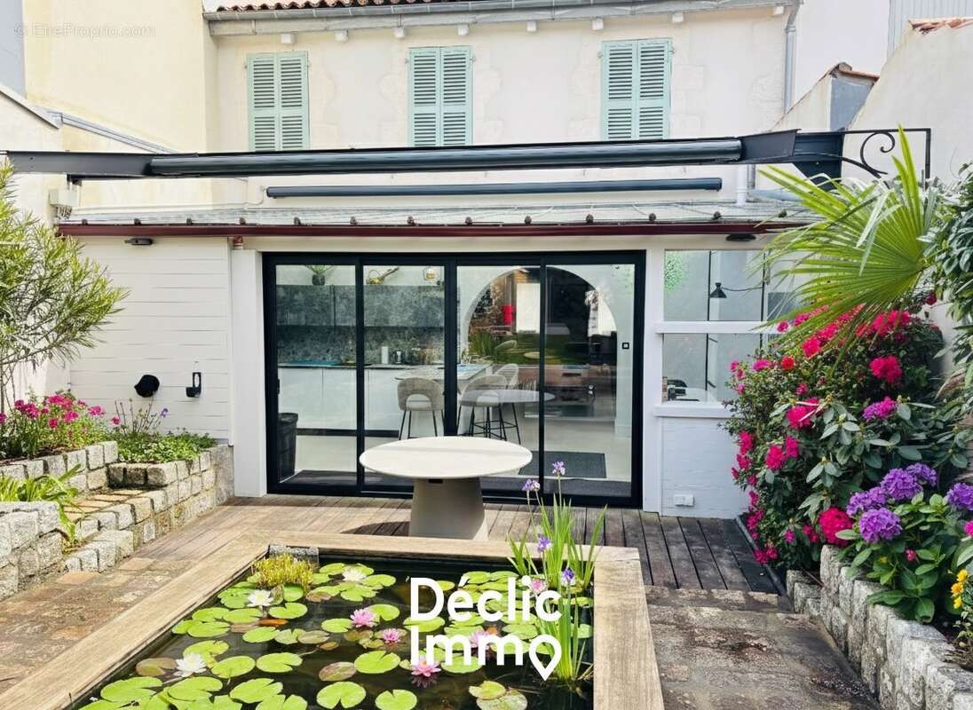 Quand l'exception devient adresse : maison au Mail avec jardin et studio indépendant - photo 2