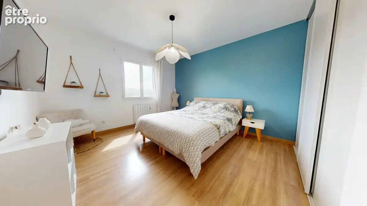 Maison familiale avec piscine, vue dégagée et garage - photo 11