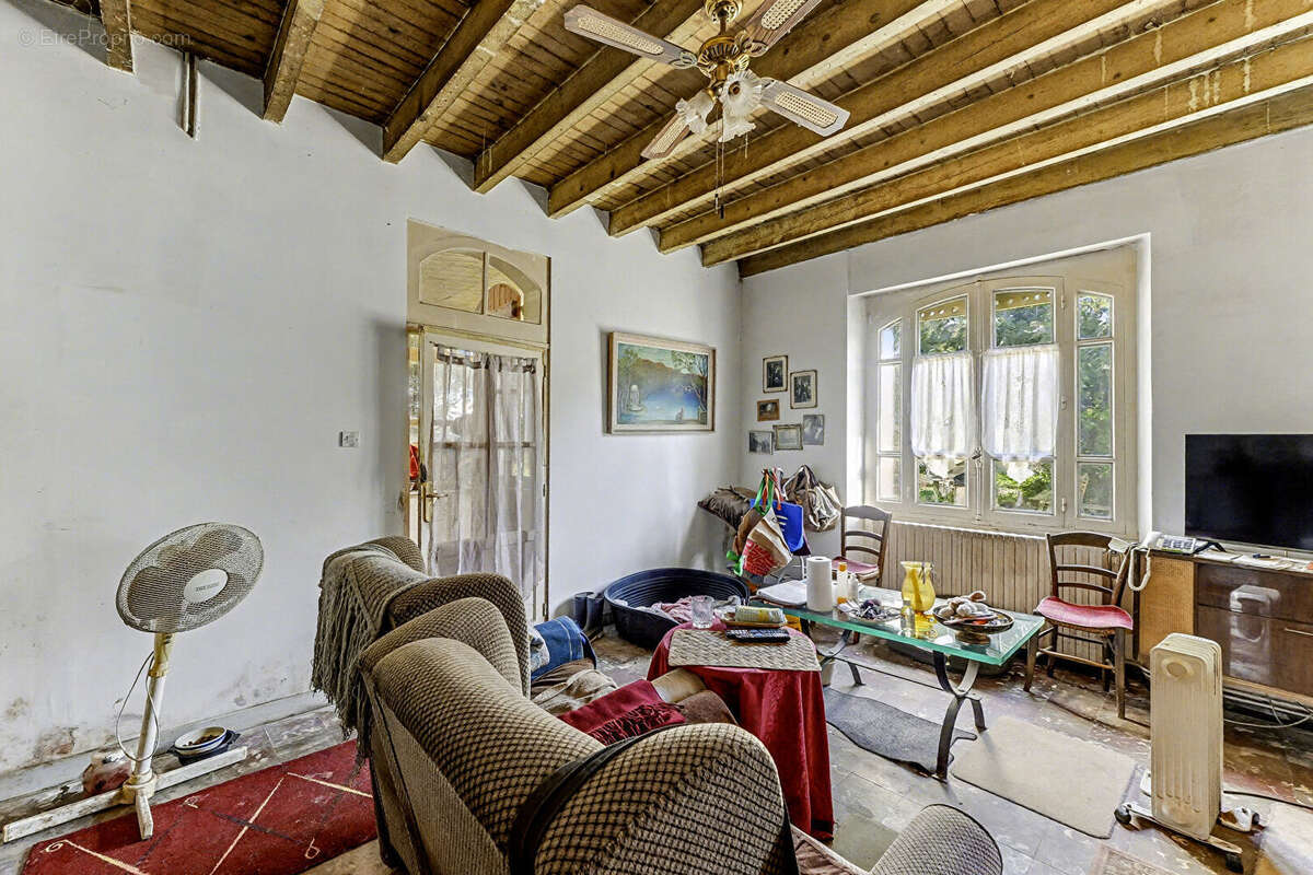 Maison familiale avec dépendances et grand terrain - Labastide-Saint-Pierre (82370) - photo 6