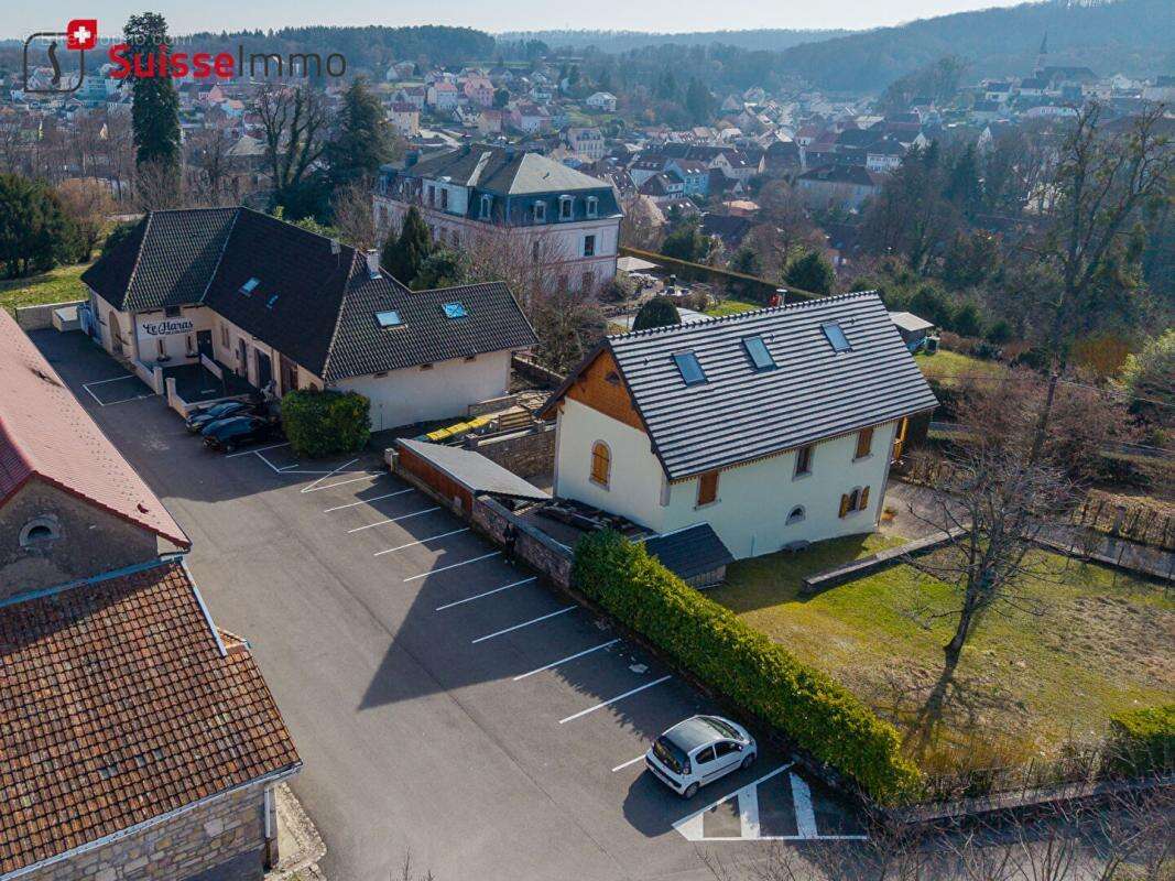 Murs  + appartement T5 (+ possibilité fonds restaurant + Licence 4) - photo 2