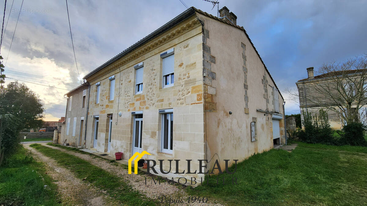 Maison à COMPS