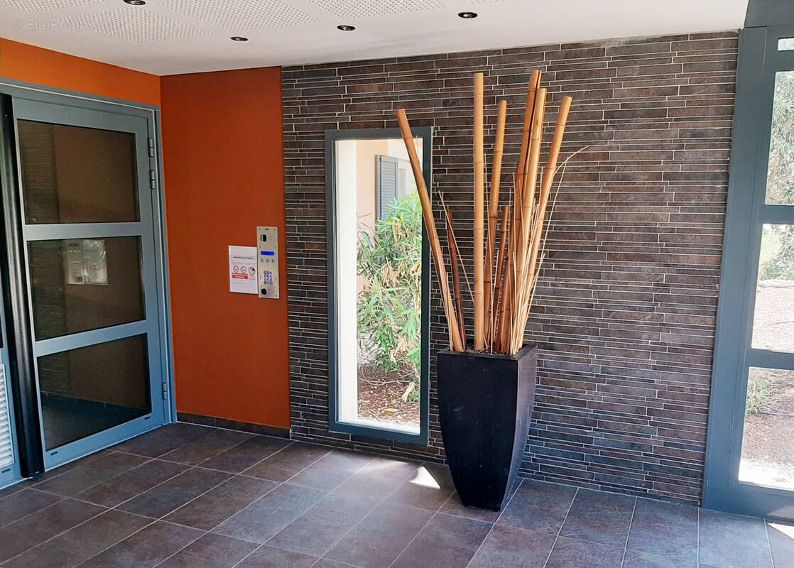 Appartement à SAINT-CLEMENT-DE-RIVIERE