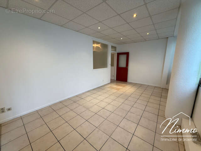 Nîmes / ville active   local commercial pôle santé valmédica - photo 2