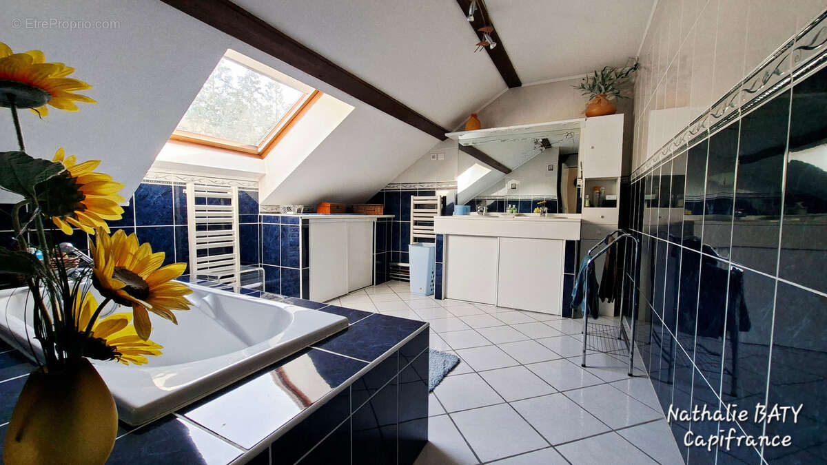Belle opportunité à saisir - Maison familiale 174 m² – Vue dégagée, calme et potentiel rare à Gruffy - photo 9