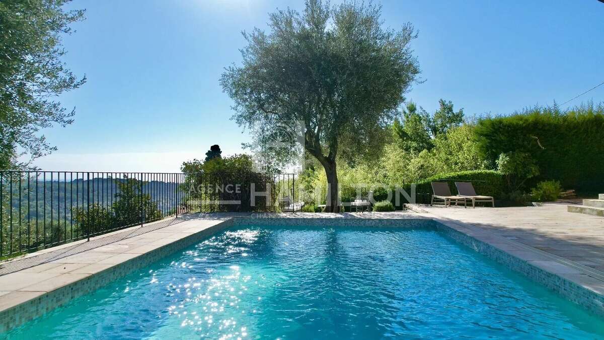 Maison à CHATEAUNEUF-GRASSE