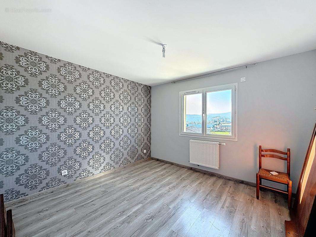 Maison à SALAISE-SUR-SANNE