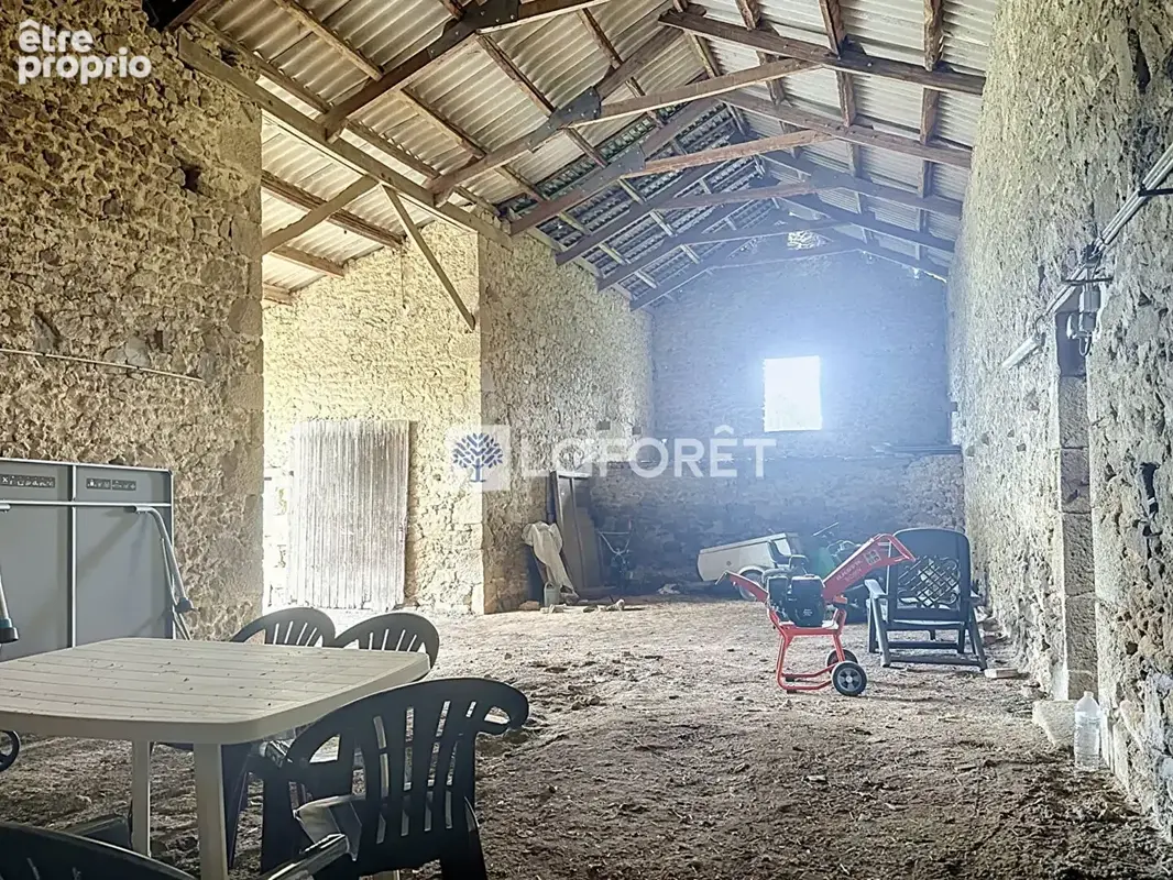 Maison 150 m² ! 5 chambres, terrain de 3 400 m² et nombreuses dépendances, fort potentiel ! - photo 8