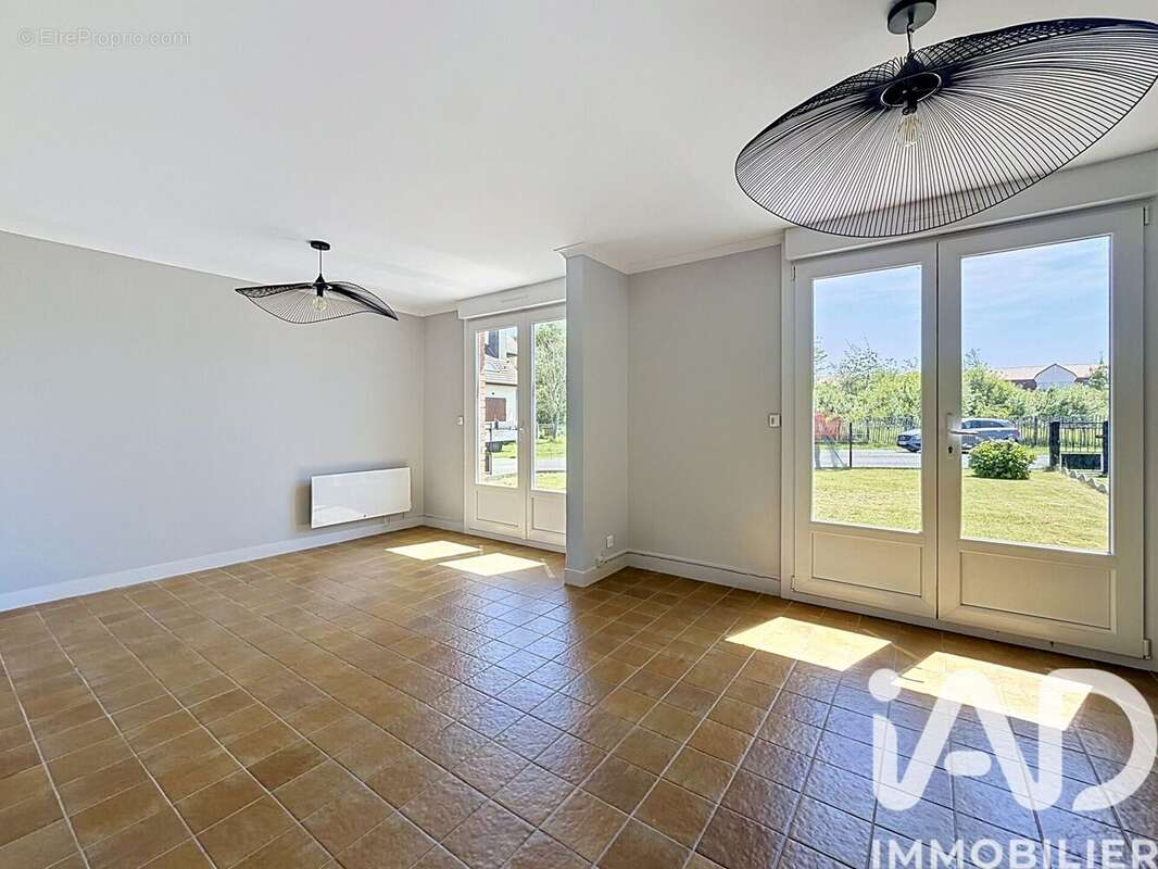 Maison 76 m² à Camiers  - photo 2