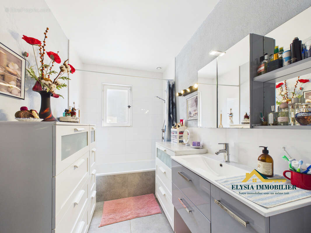 Maison à VILLECEY-SUR-MAD