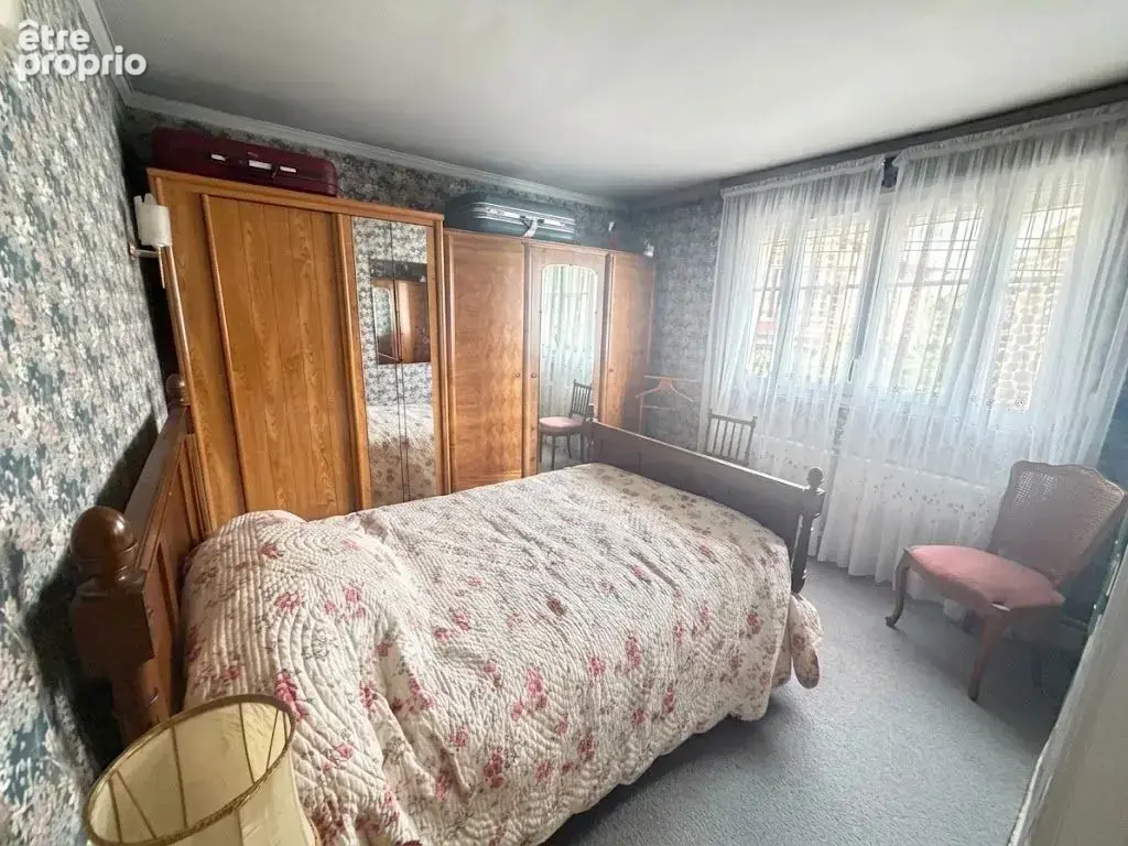 VILLEMOMBLE Secteur "EGLISE" Maison 6 pièces avec 4 chambres, dépendance et Garages - photo 7