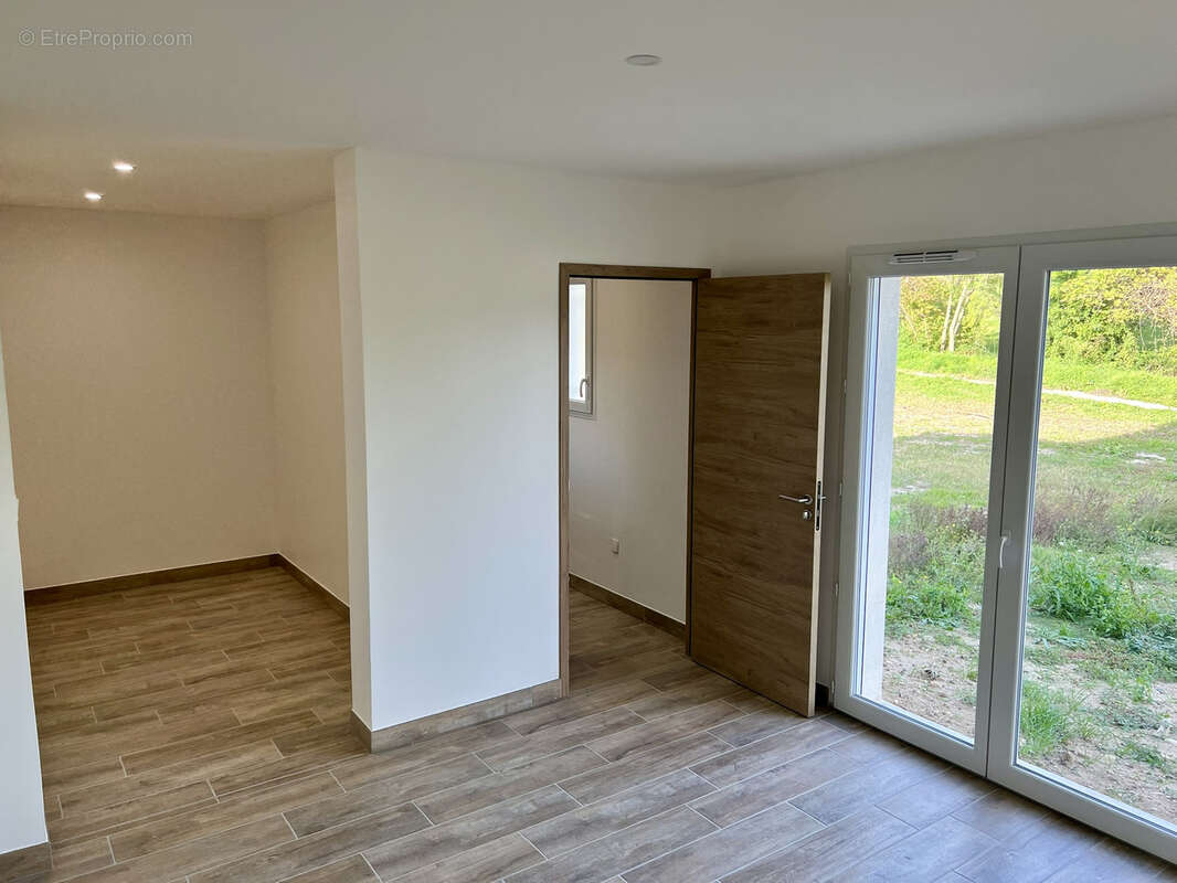 Maison à LES GRANGES-GONTARDES