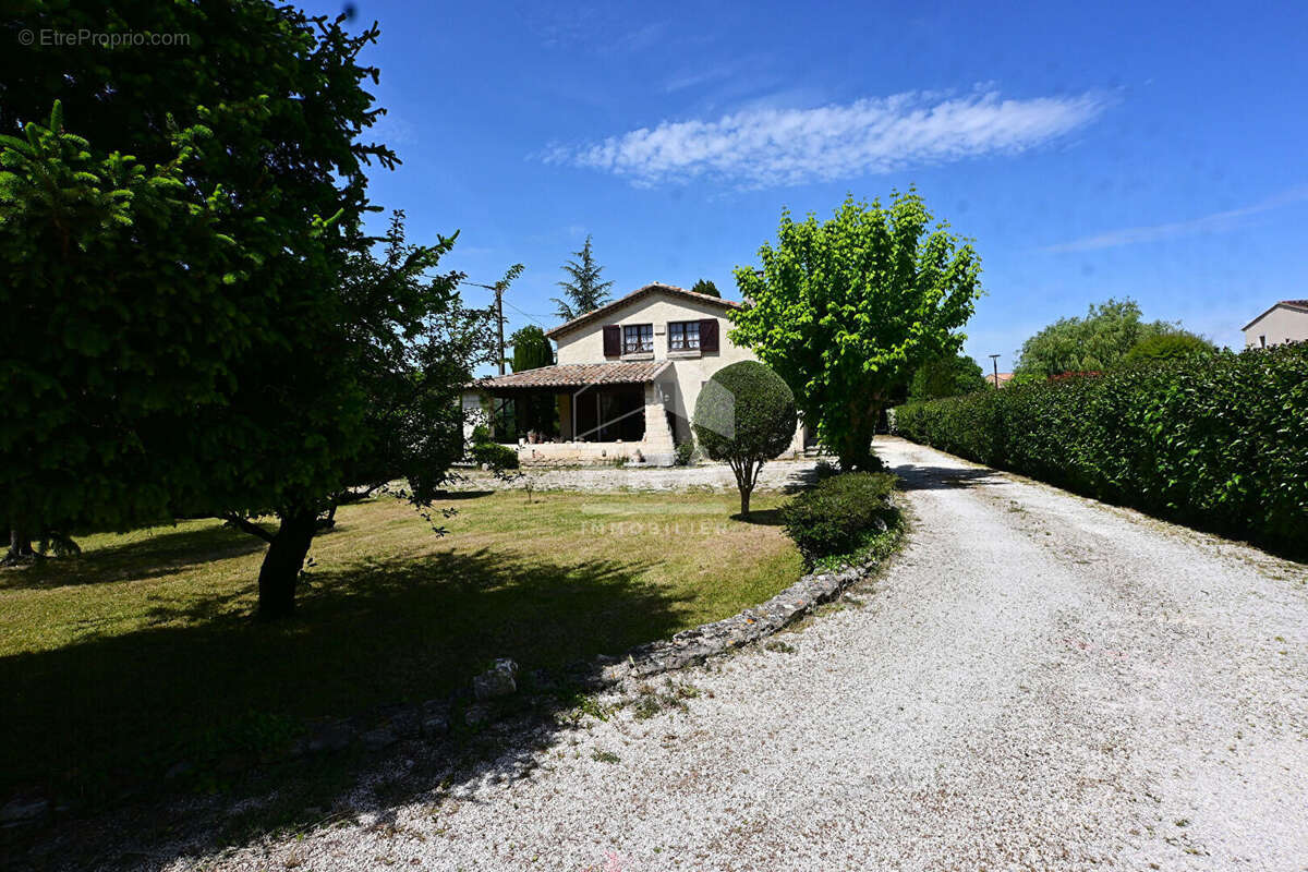 Maison à L'ISLE-SUR-LA-SORGUE