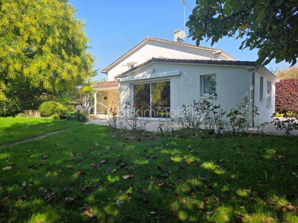 Maison à VERNOUX-EN-GATINE