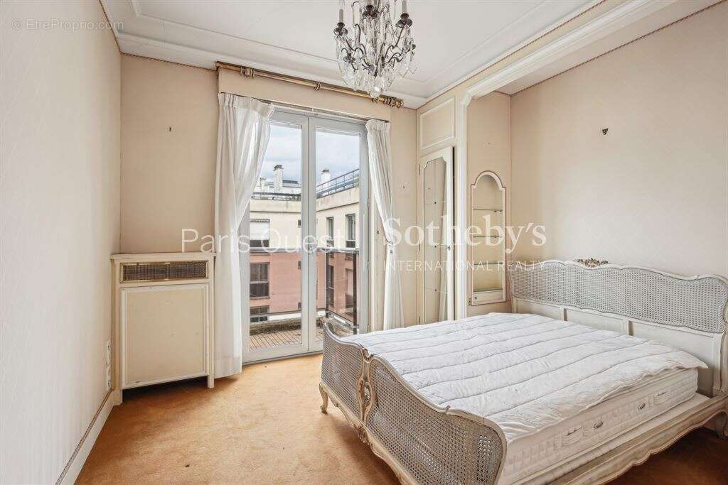 Appartement à NEUILLY-SUR-SEINE
