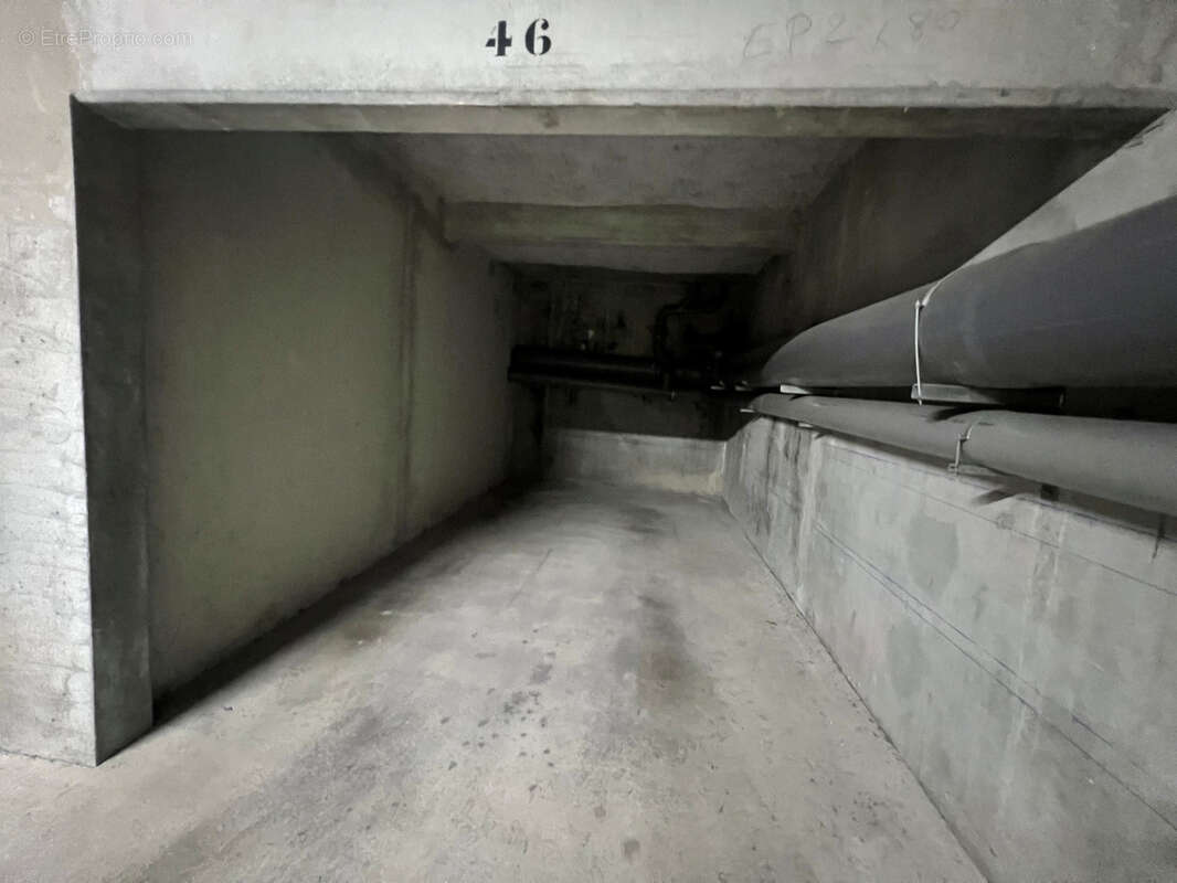 Reims residence secteur rue de cernay - opportunite - parking couvert ferme 13.15m2 - photo 3