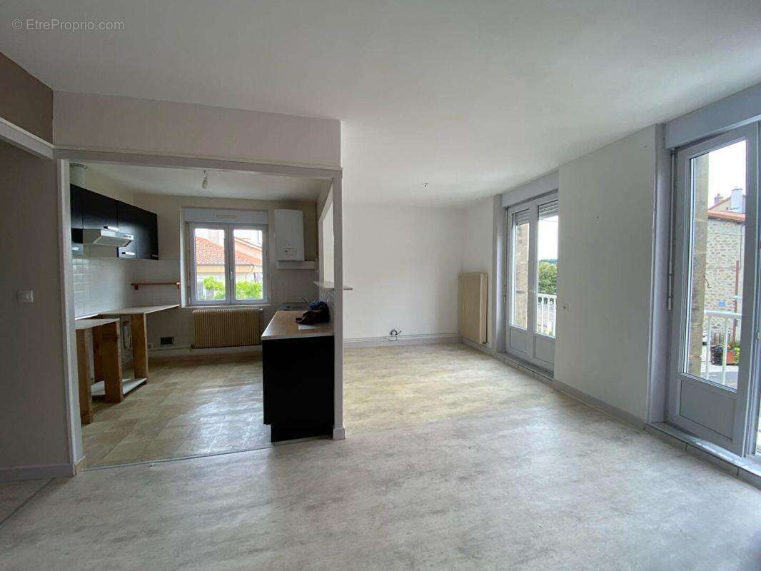 Appartement à SAINT-JUST-MALMONT