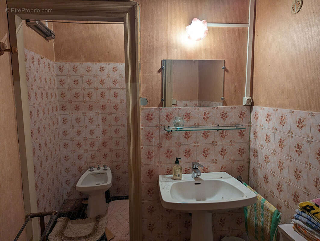 Maison à SAINT-NAZAIRE-DE-VALENTANE