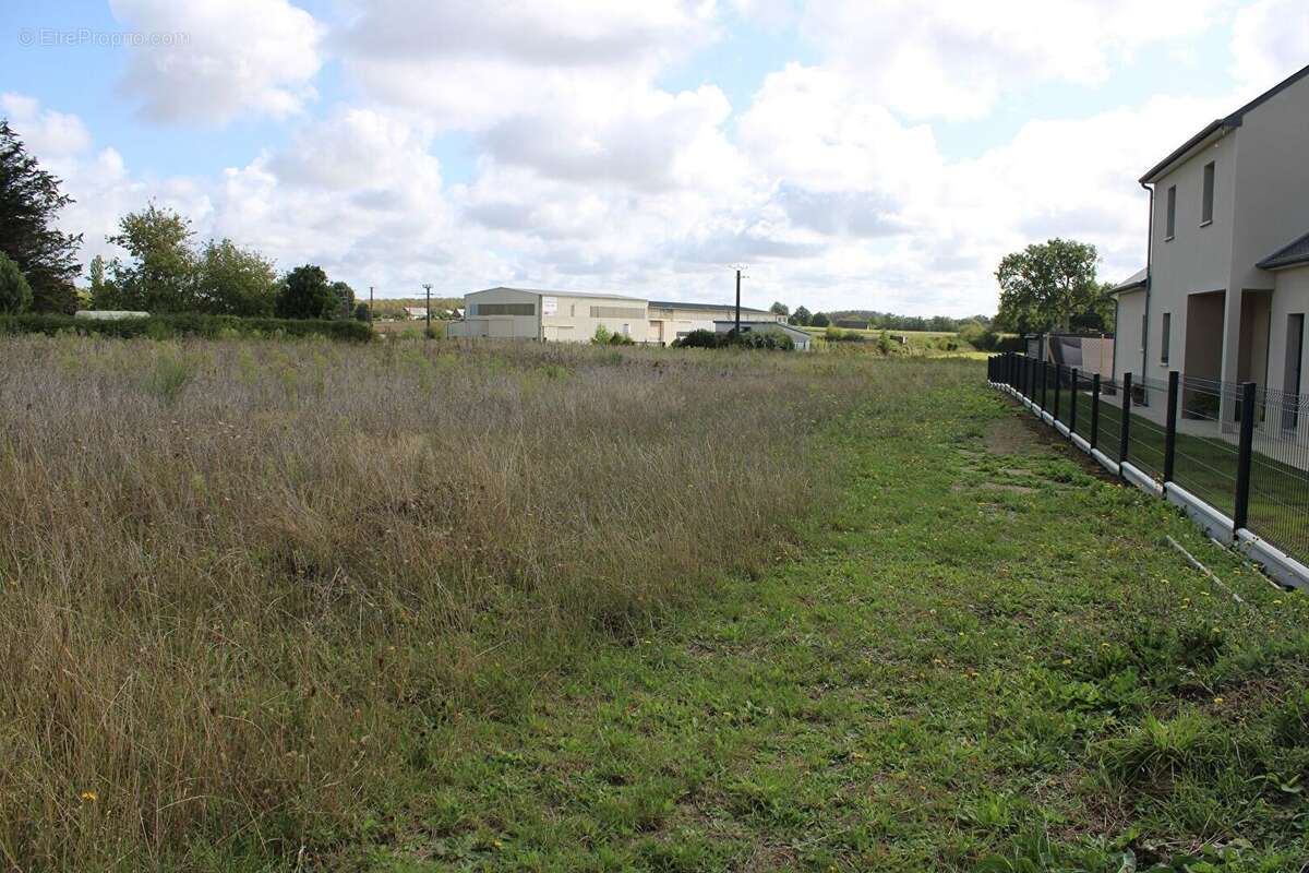 Terrain à BAIS
