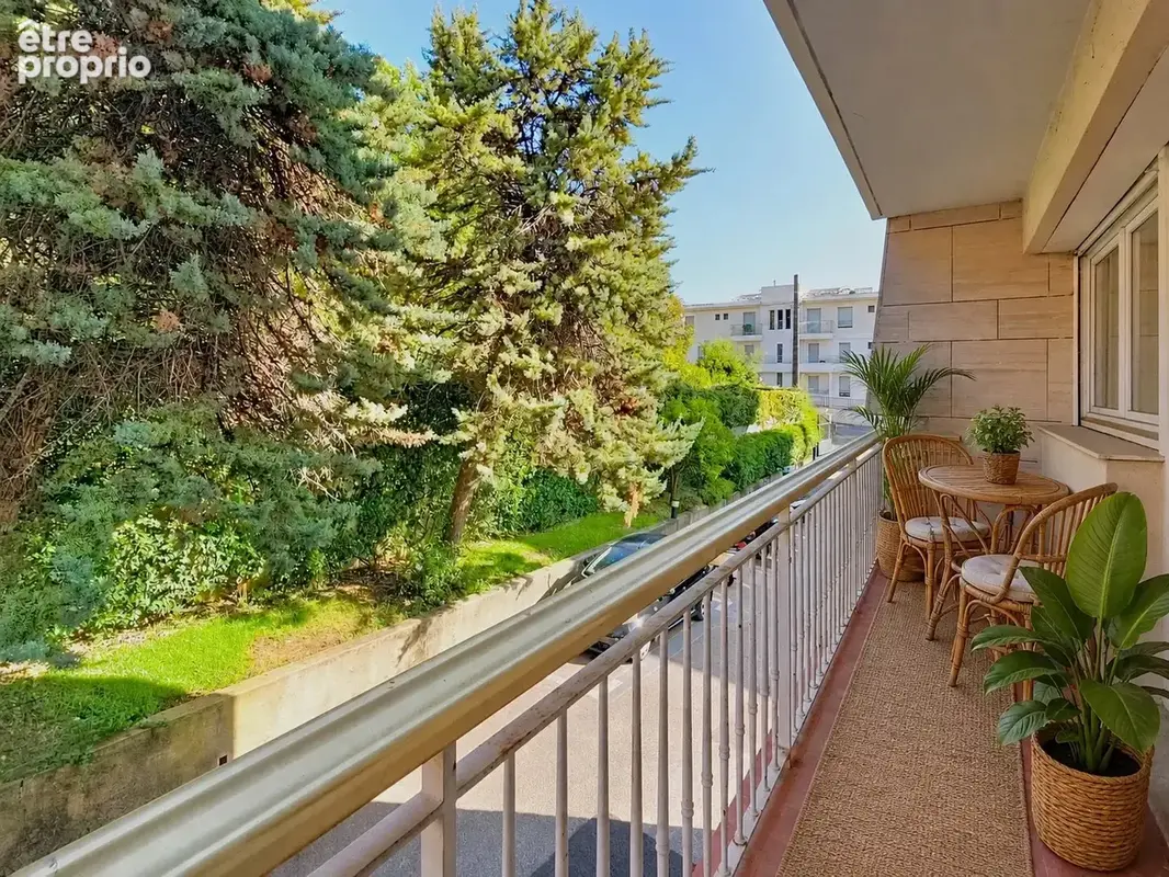 Cannes montrose : 3 pieces + terrasse et cave - photo 2