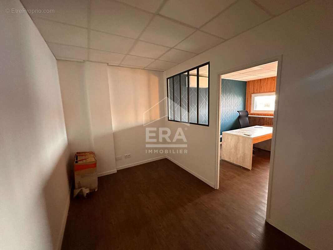 Commerce à SAINT-LAURENT-DE-LA-PREE