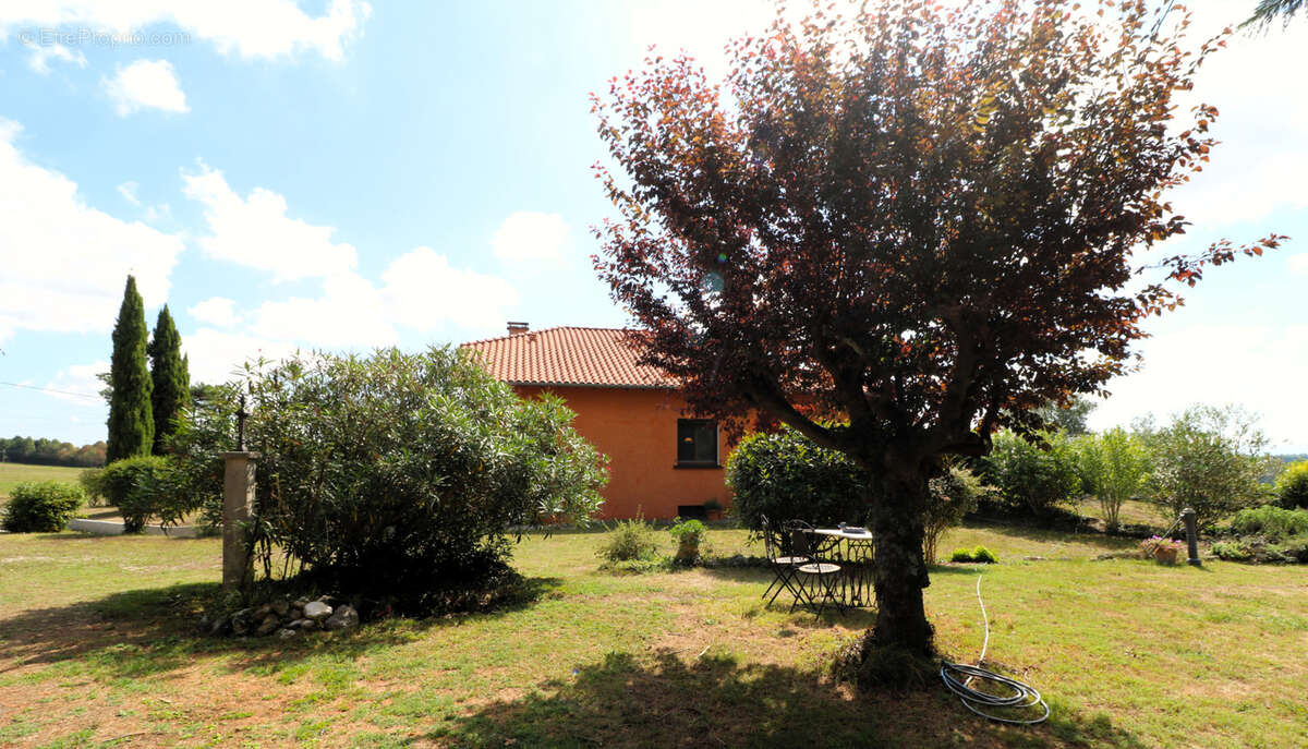 Maison à AURIGNAC