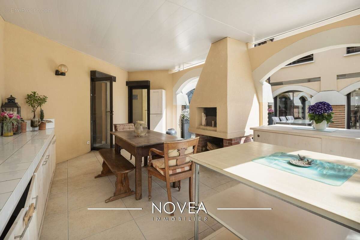 Maison à GREZIEU-LA-VARENNE