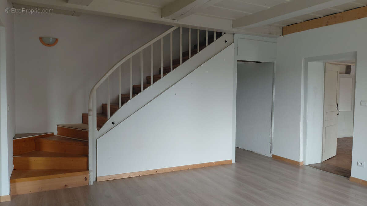 Maison à GUYANS-VENNES