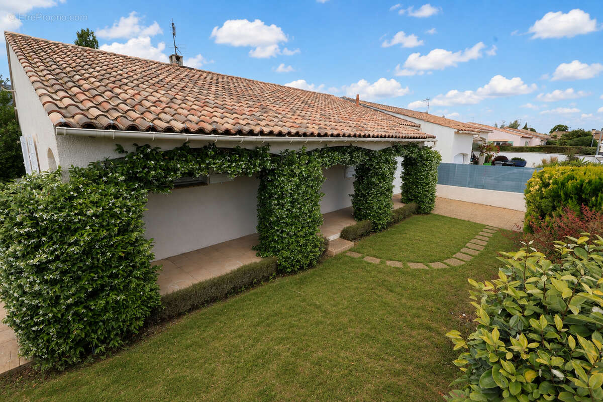 Maison à MAUGUIO