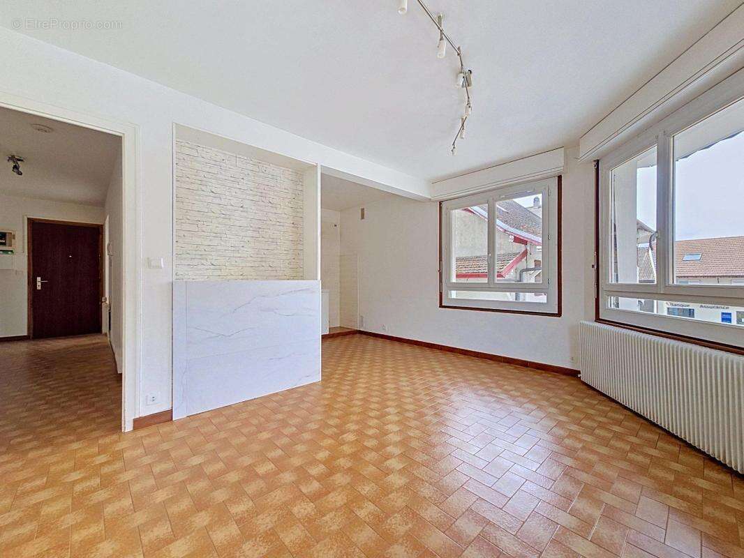 Appartement à BONNE